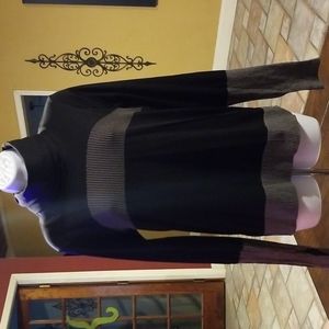 🌺Forever 21 Athletic Turtleneck w/ Thumb holes Black/white